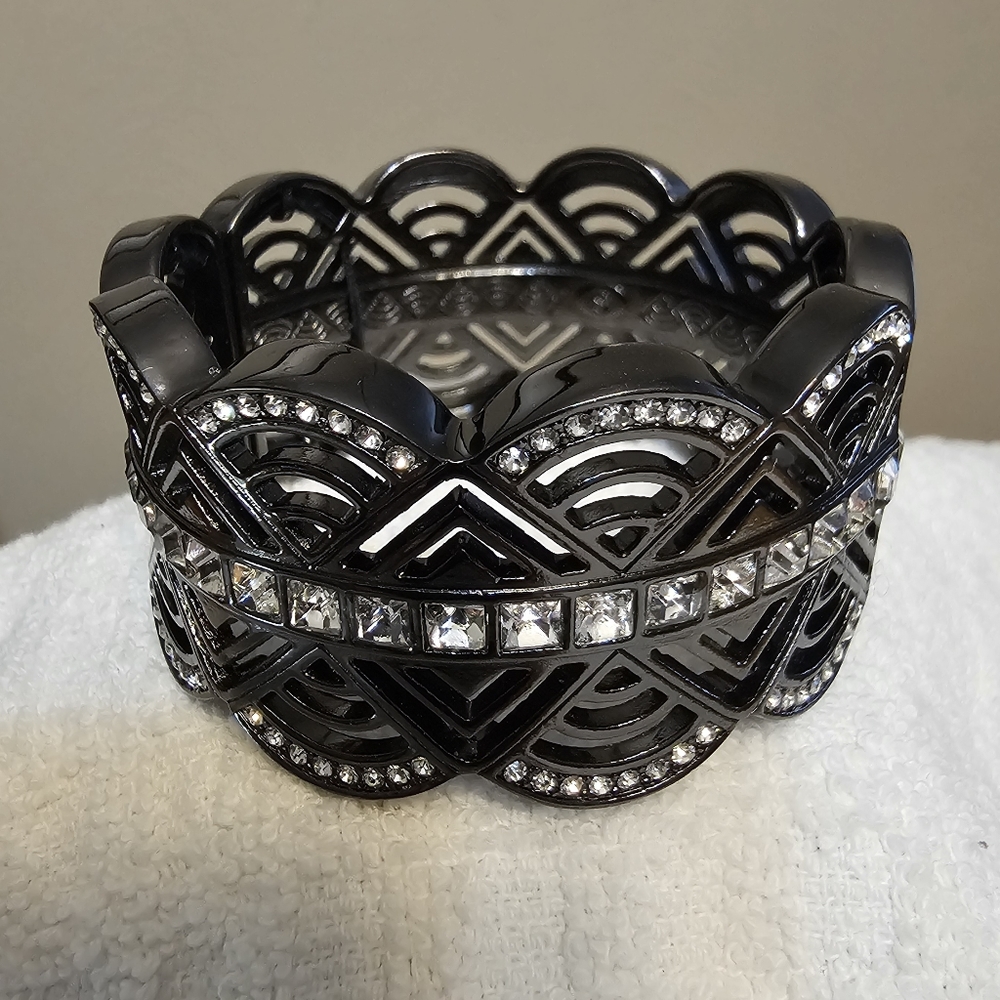 Lia Sophia Cinched Stretch Bracelet Cut Crystals 12794